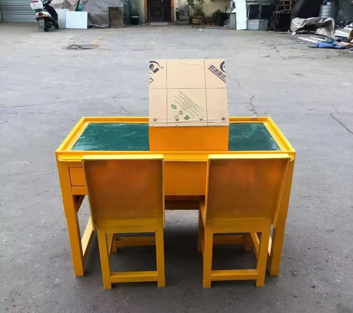 天峻防静电导通桌井下煤矿火工品发放桌：危险品流转的安全守护者
